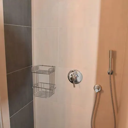 Pina Chantos Apartman Tisno