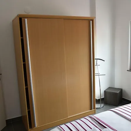 Pina Chantos Apartment Tisno