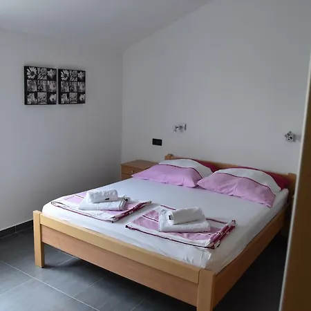 Pina Chantos * Tisno