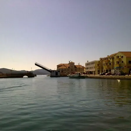 Apartman Pina Chantos *