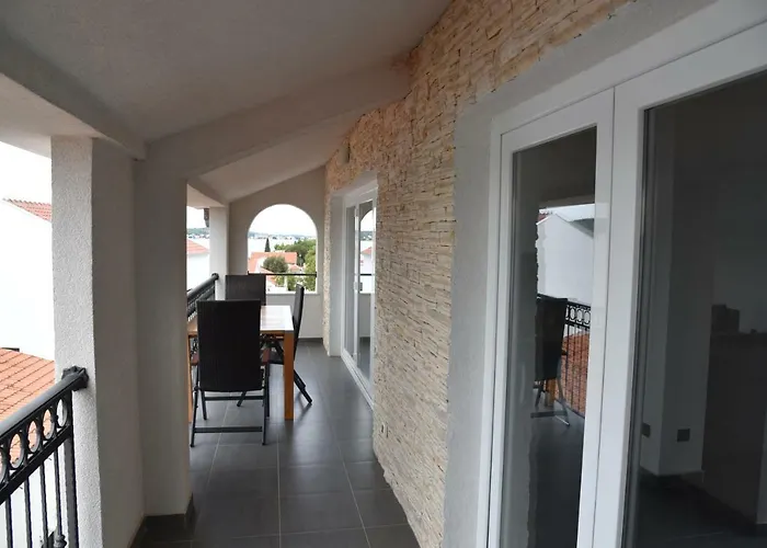 Pina Chantos Apartamento Tisno