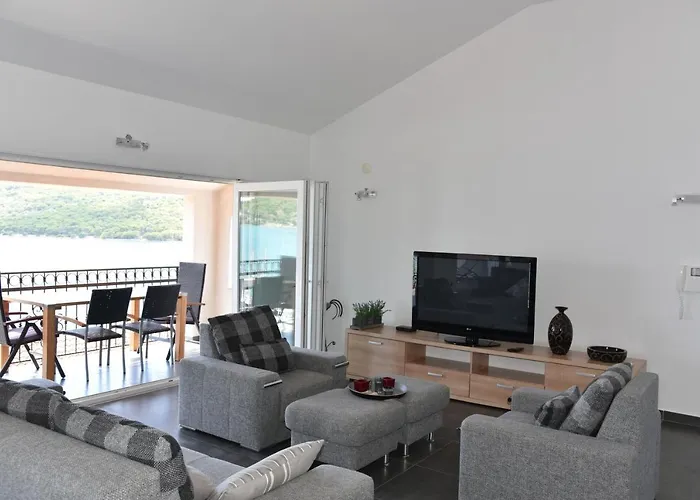 Pina Chantos Apartamento Tisno